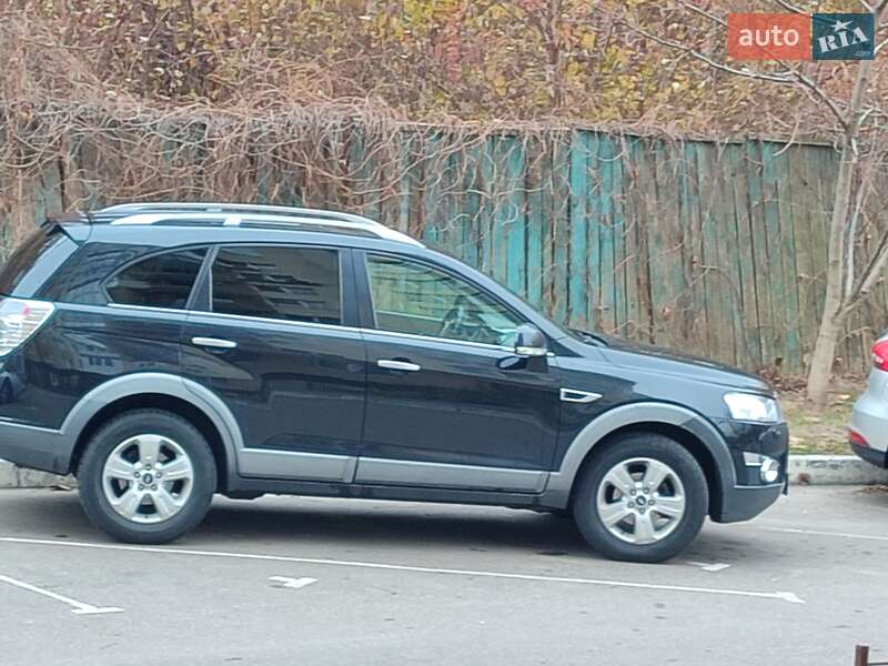 Позашляховик / Кросовер Chevrolet Captiva 2011 в Києві
