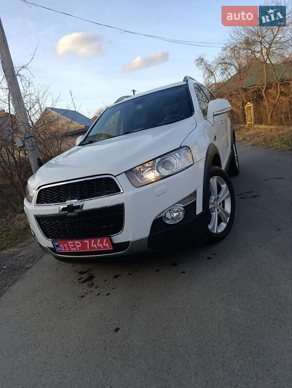 Позашляховик / Кросовер Chevrolet Captiva 2012 в 