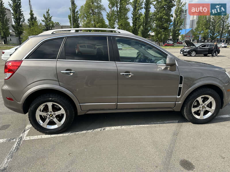 Позашляховик / Кросовер Chevrolet Captiva 2012 в Києві