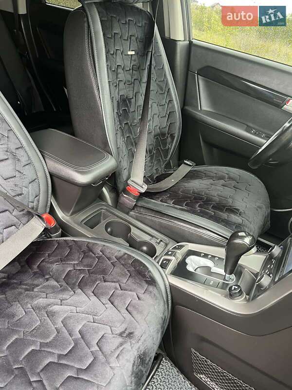 Внедорожник / Кроссовер Chevrolet Captiva 2012 в Новояворовске