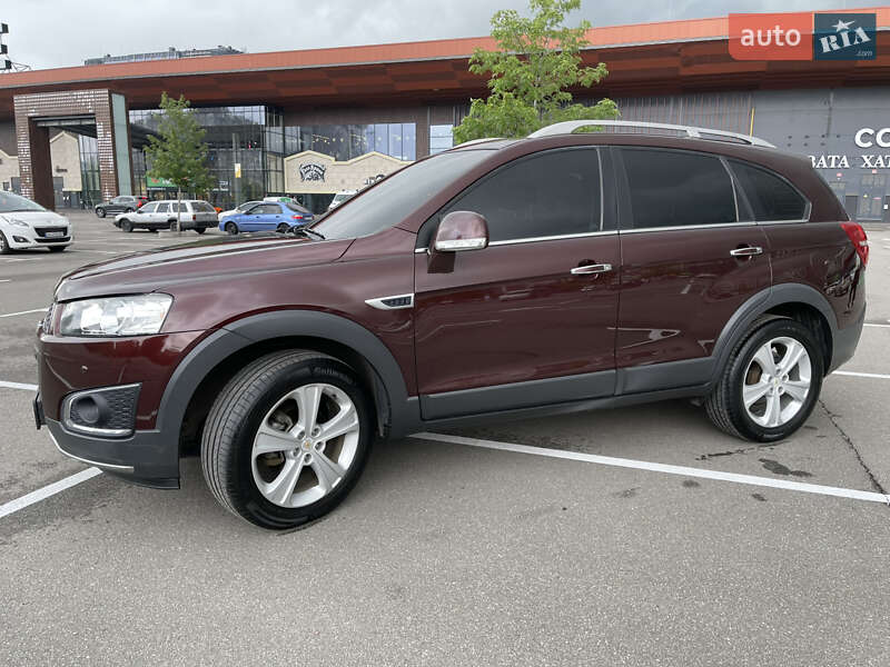 Позашляховик / Кросовер Chevrolet Captiva 2014 в Києві