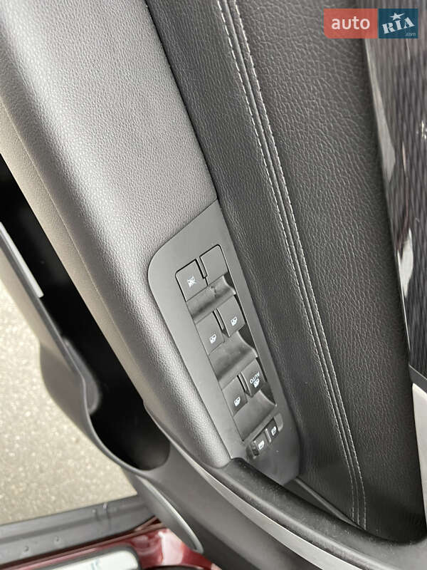 Позашляховик / Кросовер Chevrolet Captiva 2014 в Києві