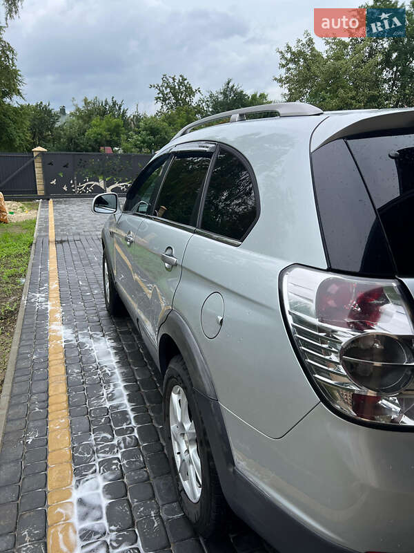 Внедорожник / Кроссовер Chevrolet Captiva 2011 в Новояворовске