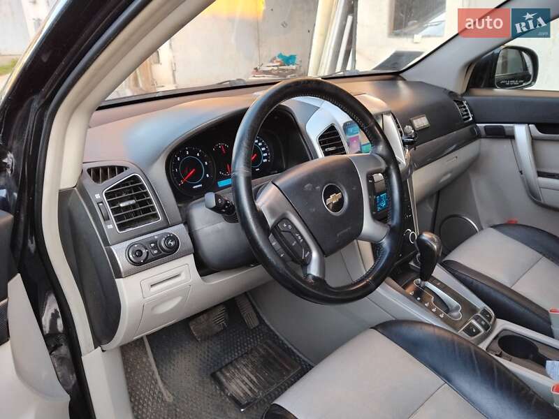 Позашляховик / Кросовер Chevrolet Captiva 2011 в Львові