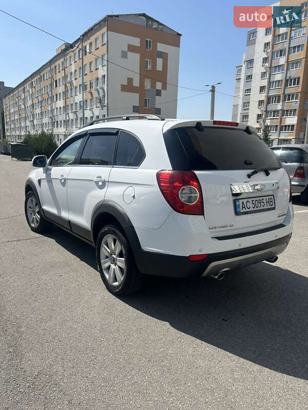 Внедорожник / Кроссовер Chevrolet Captiva 2010 в Харькове