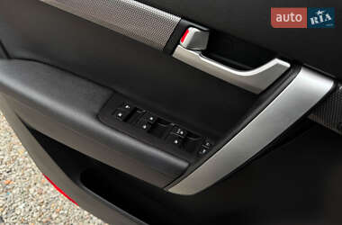 Позашляховик / Кросовер Chevrolet Captiva 2012 в 