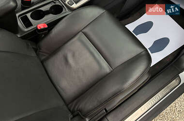 Позашляховик / Кросовер Chevrolet Captiva 2012 в 