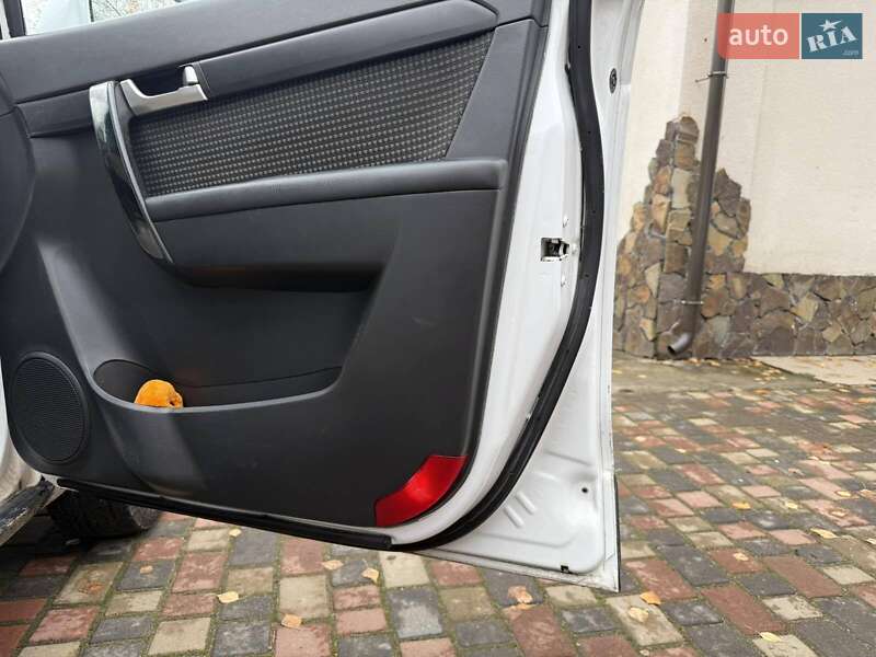 Позашляховик / Кросовер Chevrolet Captiva 2007 в Кременці фото 10 Позашляховик / Кросовер Chevrolet Captiva 2007 в Кременці