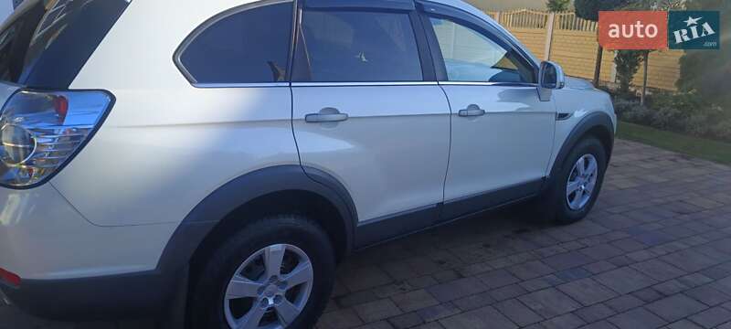 Внедорожник / Кроссовер Chevrolet Captiva 2011 в Луцке фото 3 Внедорожник / Кроссовер Chevrolet Captiva 2011 в Луцке