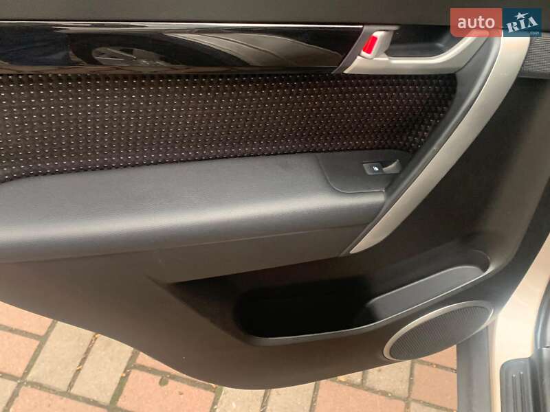 Позашляховик / Кросовер Chevrolet Captiva 2011 в Києві