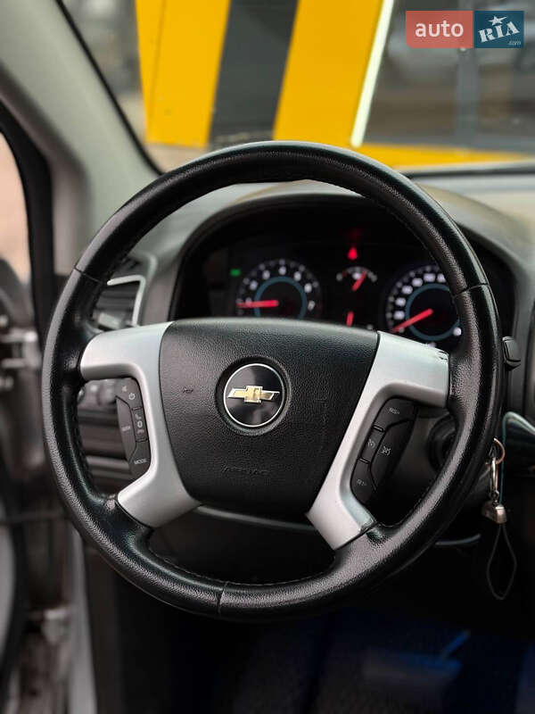 Позашляховик / Кросовер Chevrolet Captiva 2011 в Києві