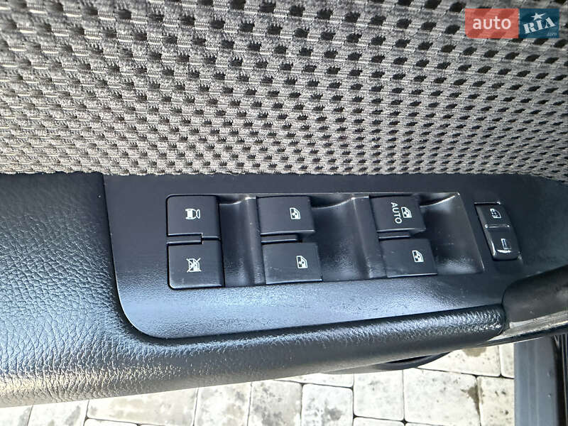 Внедорожник / Кроссовер Chevrolet Captiva 2010 в Здолбунове