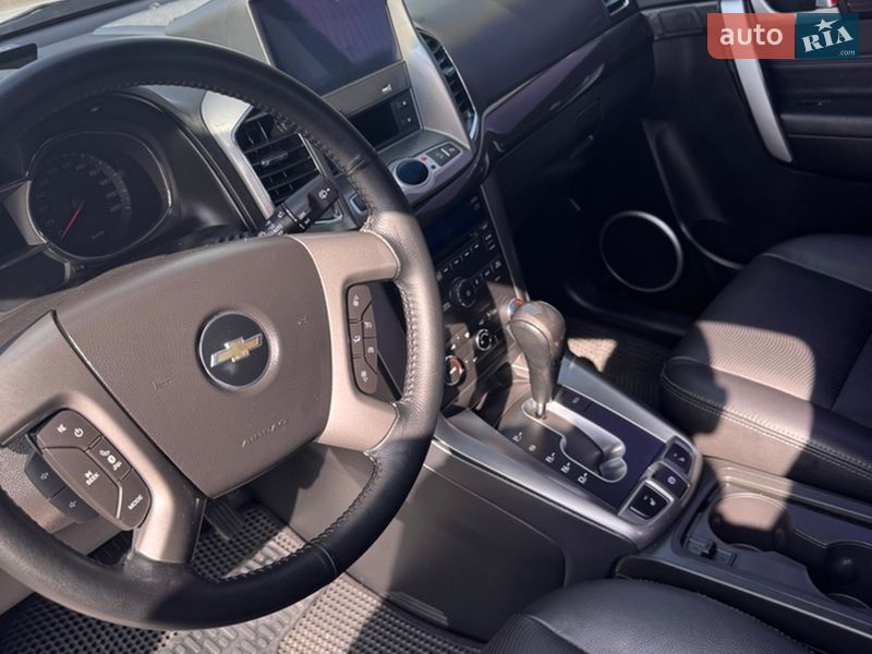 Позашляховик / Кросовер Chevrolet Captiva 2015 в Луцьку