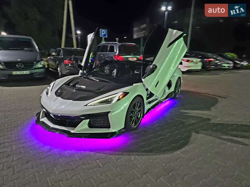 Кабриолет Chevrolet Corvette 2022 в Киеве