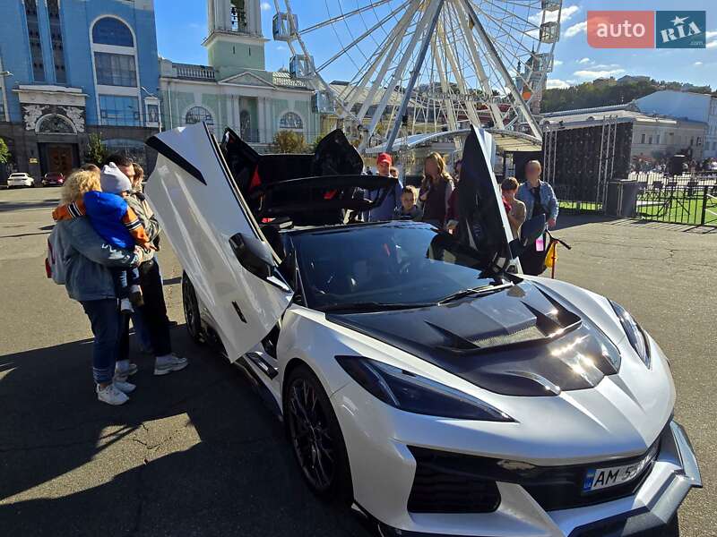 Кабриолет Chevrolet Corvette 2022 в Киеве