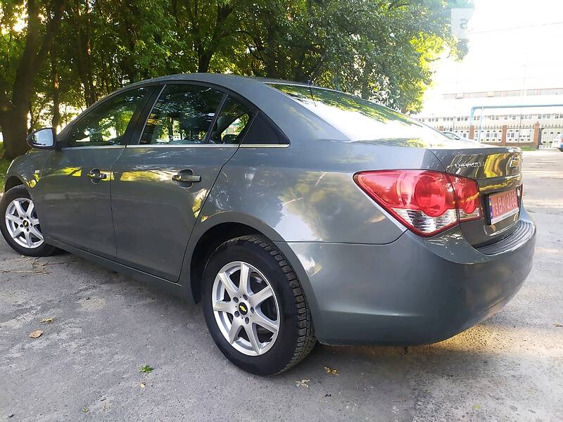 Седан Chevrolet Cruze 2010 в Радехові
