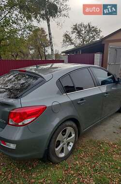 Хэтчбек Chevrolet Cruze 2011 в Емильчине