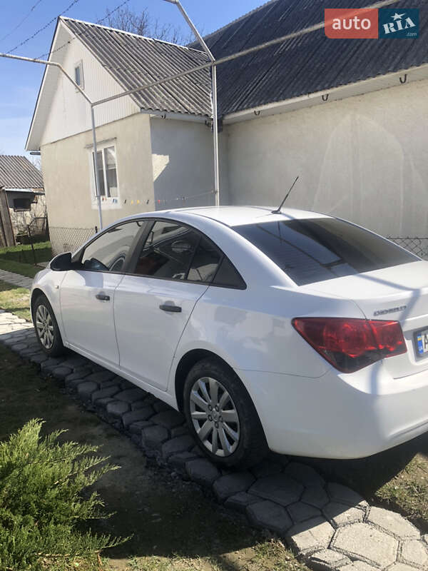 Седан Chevrolet Cruze 2009 в Тячеві