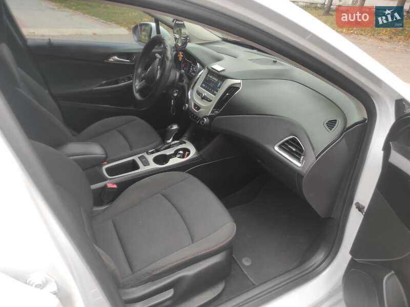 Седан Chevrolet Cruze 2016 в Покровську