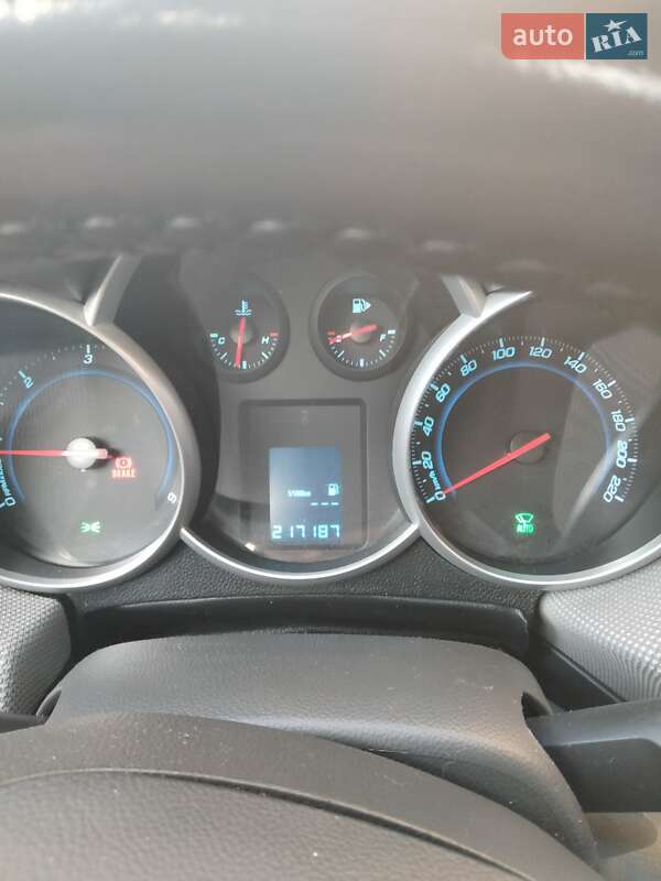 Седан Chevrolet Cruze 2010 в Львові