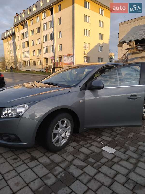 Седан Chevrolet Cruze 2010 в Львові
