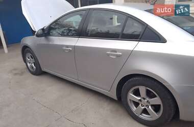 Хэтчбек Chevrolet Cruze 2011 в 
