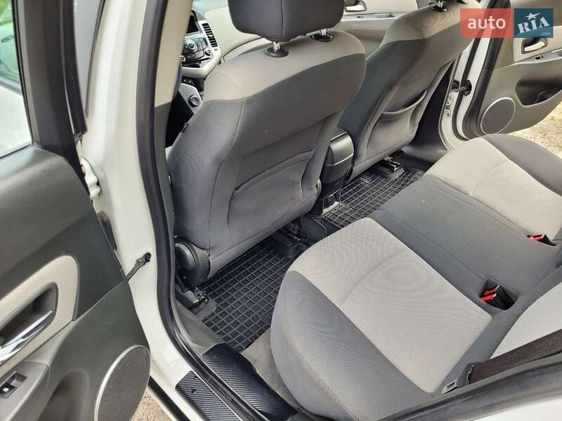 Седан Chevrolet Cruze 2009 в Полтаві