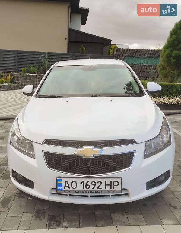 Седан Chevrolet Cruze 2011 в Ужгороді