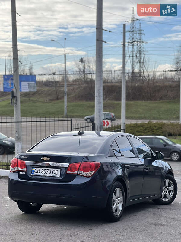 Седан Chevrolet Cruze 2015 в Чернигове