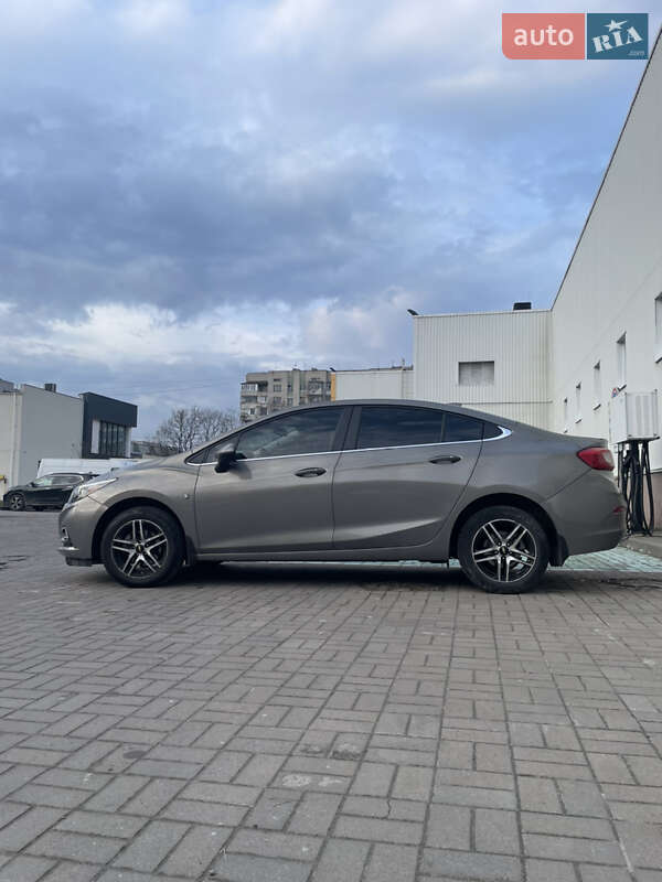 Седан Chevrolet Cruze 2018 в Львове