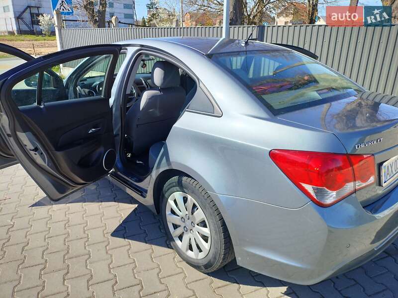 Седан Chevrolet Cruze 2014 в Львові