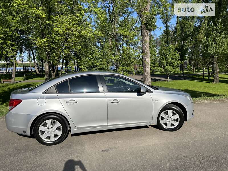 Седан Chevrolet Cruze 2011 в Києві