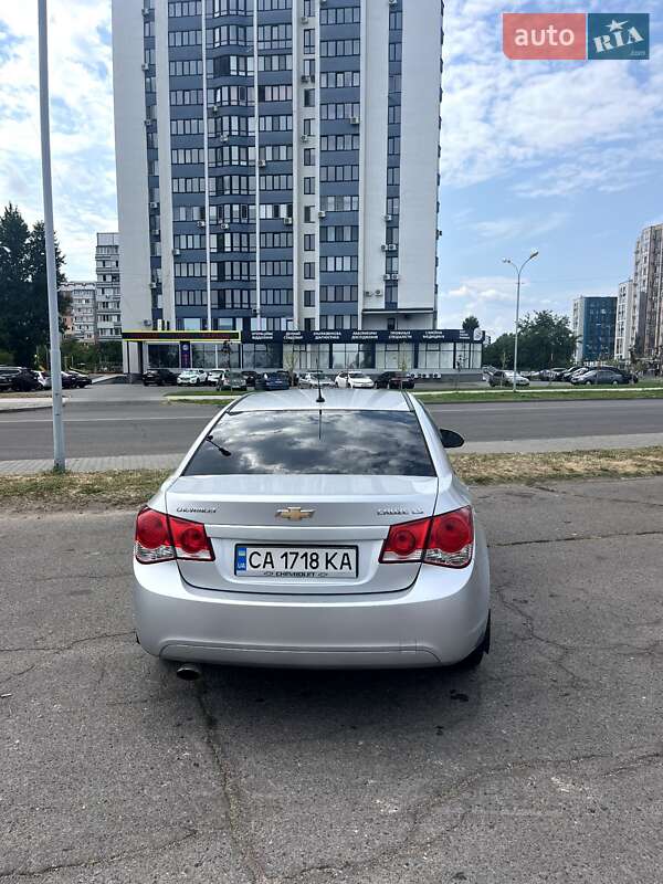 Седан Chevrolet Cruze 2011 в Черкасах