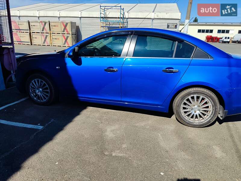 Седан Chevrolet Cruze 2011 в Киеве