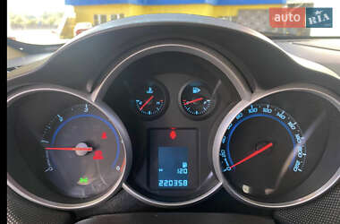 Хэтчбек Chevrolet Cruze 2012 в 