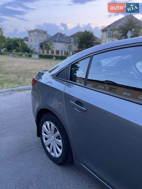 Седан Chevrolet Cruze 2011 в Мукачевому