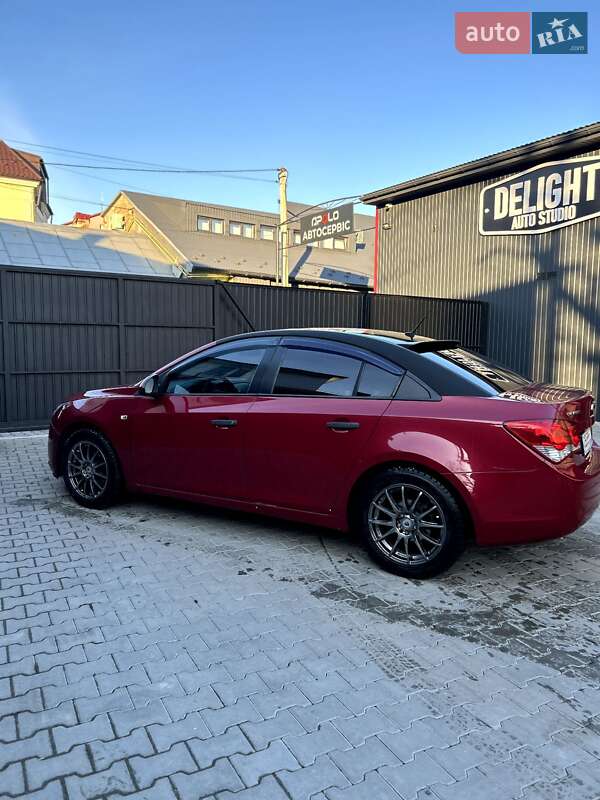 Седан Chevrolet Cruze 2009 в Чернівцях