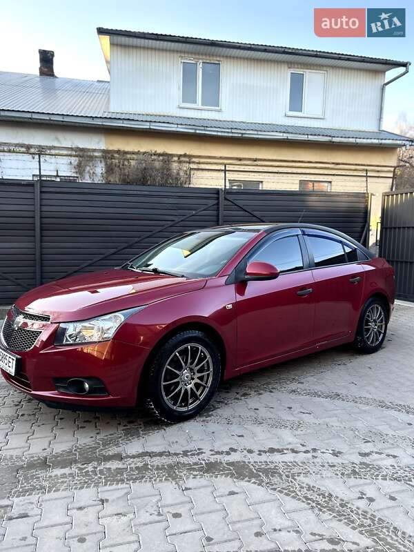 Седан Chevrolet Cruze 2009 в Чернівцях