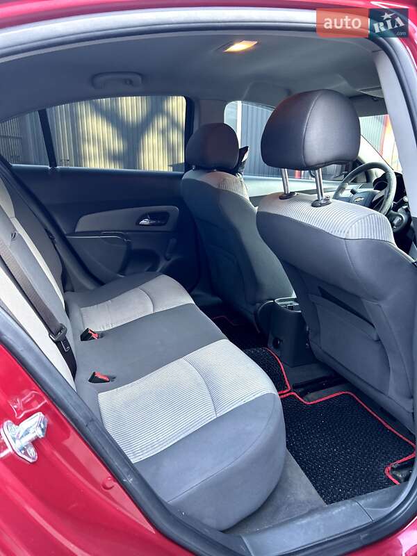 Седан Chevrolet Cruze 2009 в Чернівцях
