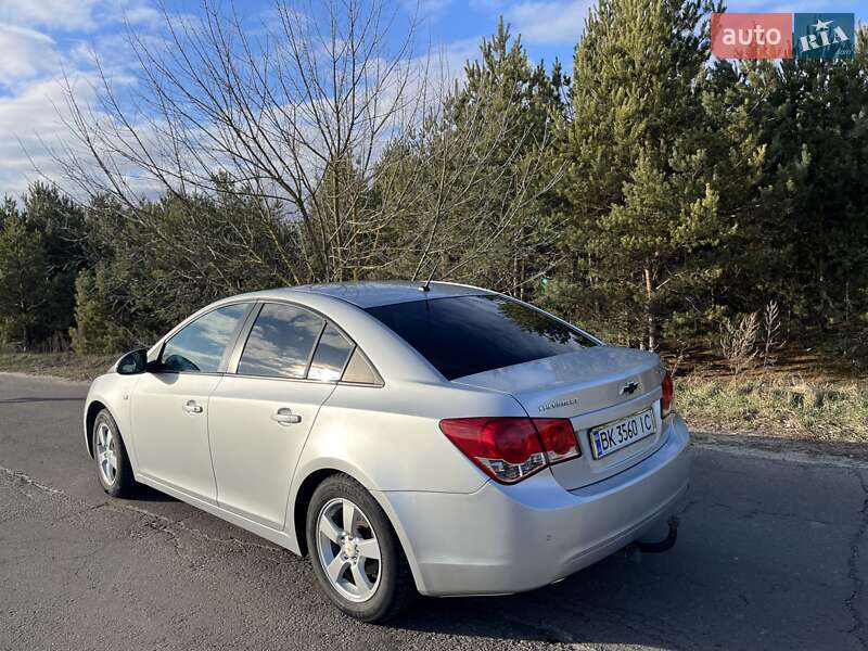 Седан Chevrolet Cruze 2010 в Дубровиці