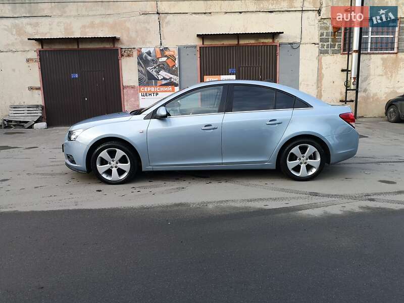 Седан Chevrolet Cruze 2010 в Калуше