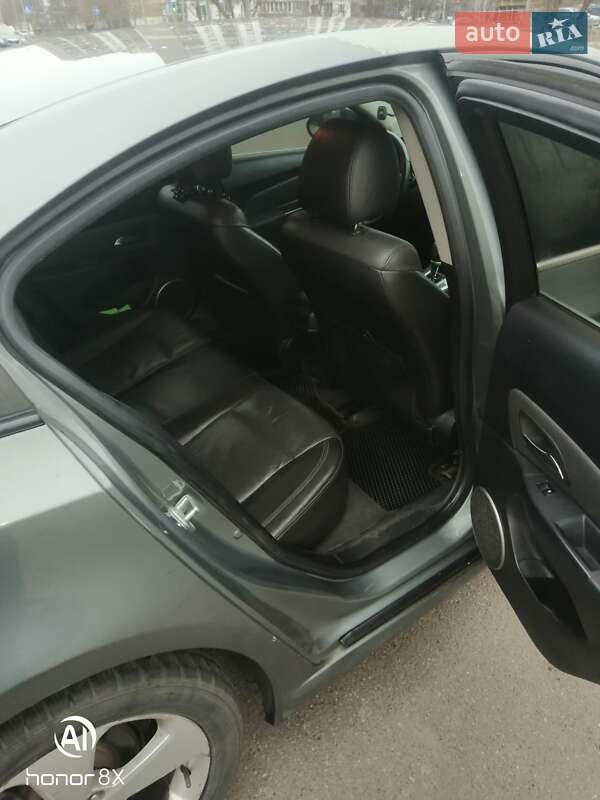 Седан Chevrolet Cruze 2010 в Киеве