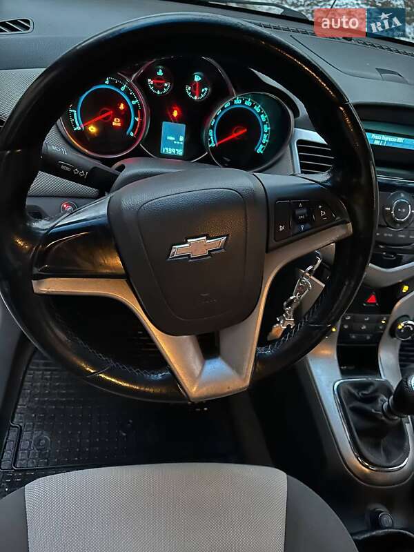 Седан Chevrolet Cruze 2009 в Львові