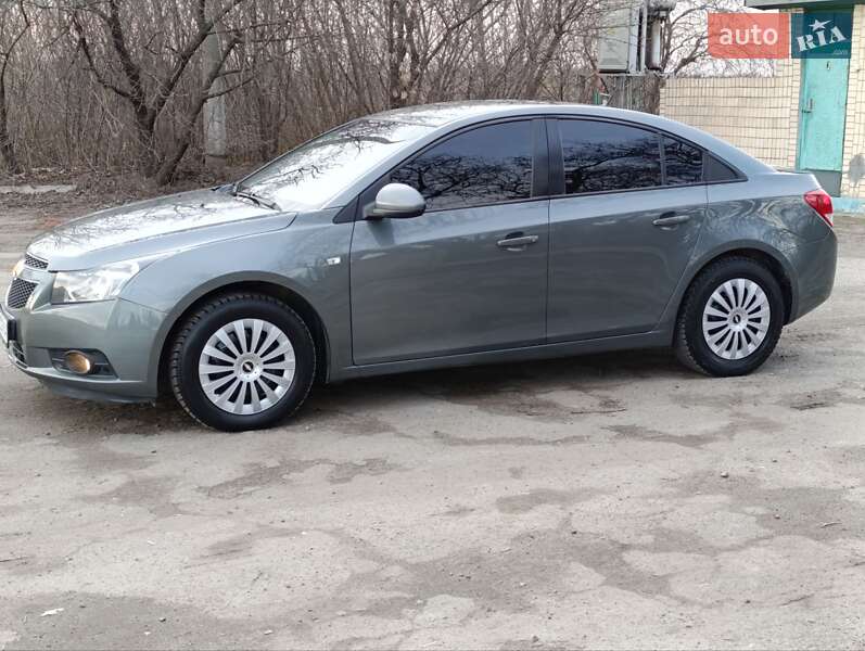 Седан Chevrolet Cruze 2011 в Теофиполе