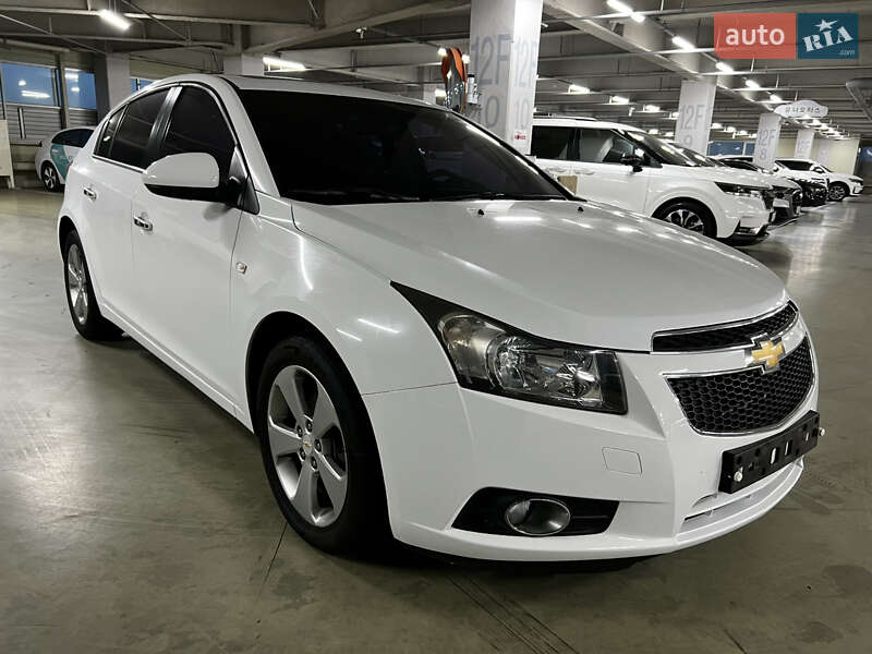 Хэтчбек Chevrolet Cruze 2012 в 
