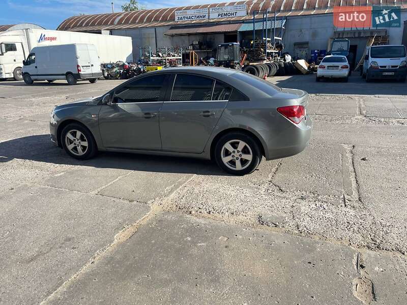 Седан Chevrolet Cruze 2009 в Києві
