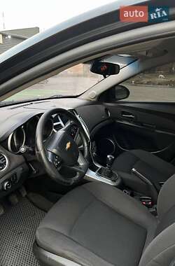 Хэтчбек Chevrolet Cruze 2011 в 
