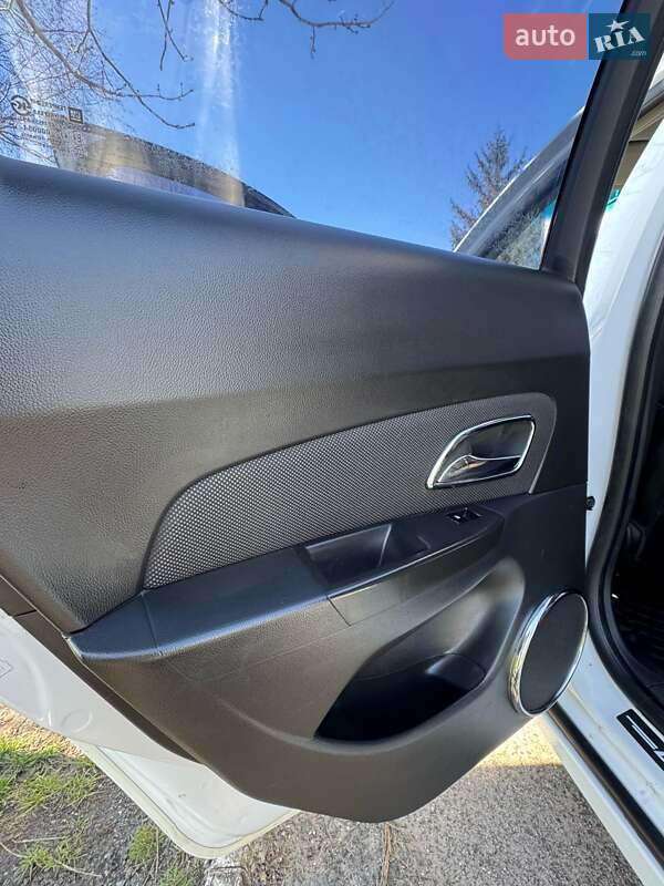 Седан Chevrolet Cruze 2011 в Решетиловке