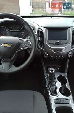 Хэтчбек Chevrolet Cruze 2016 в 