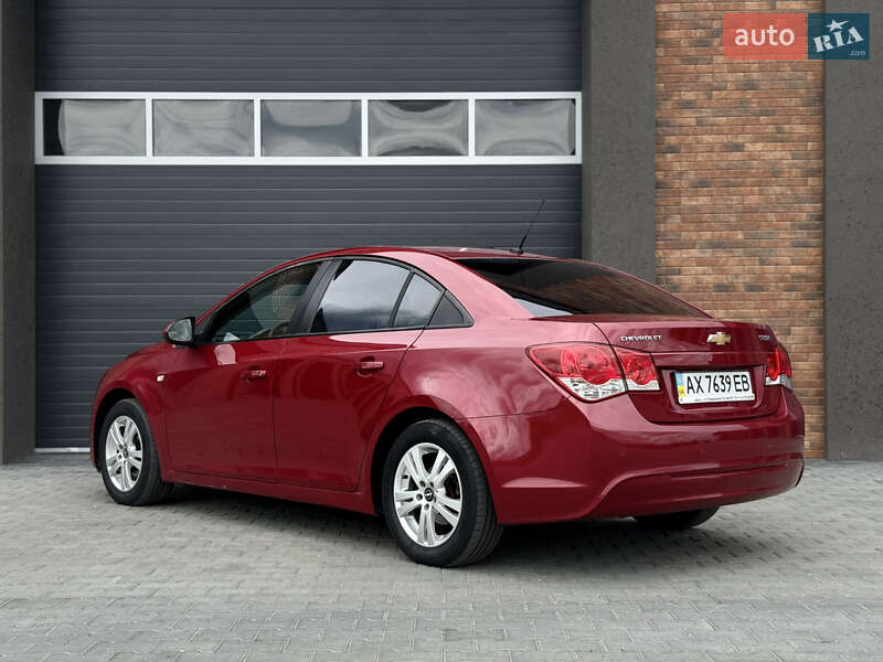 Седан Chevrolet Cruze 2013 в Черновцах